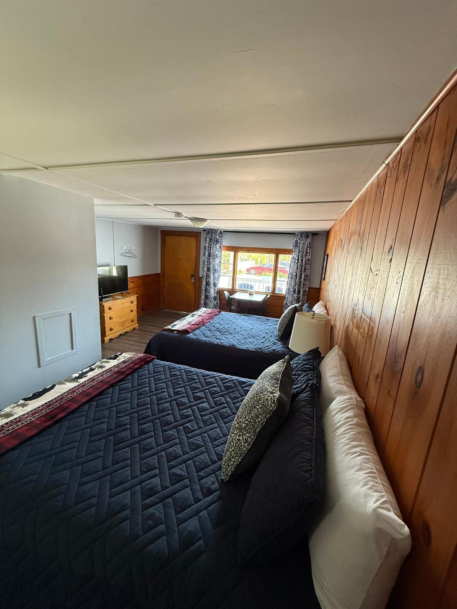 Yardarm Motel