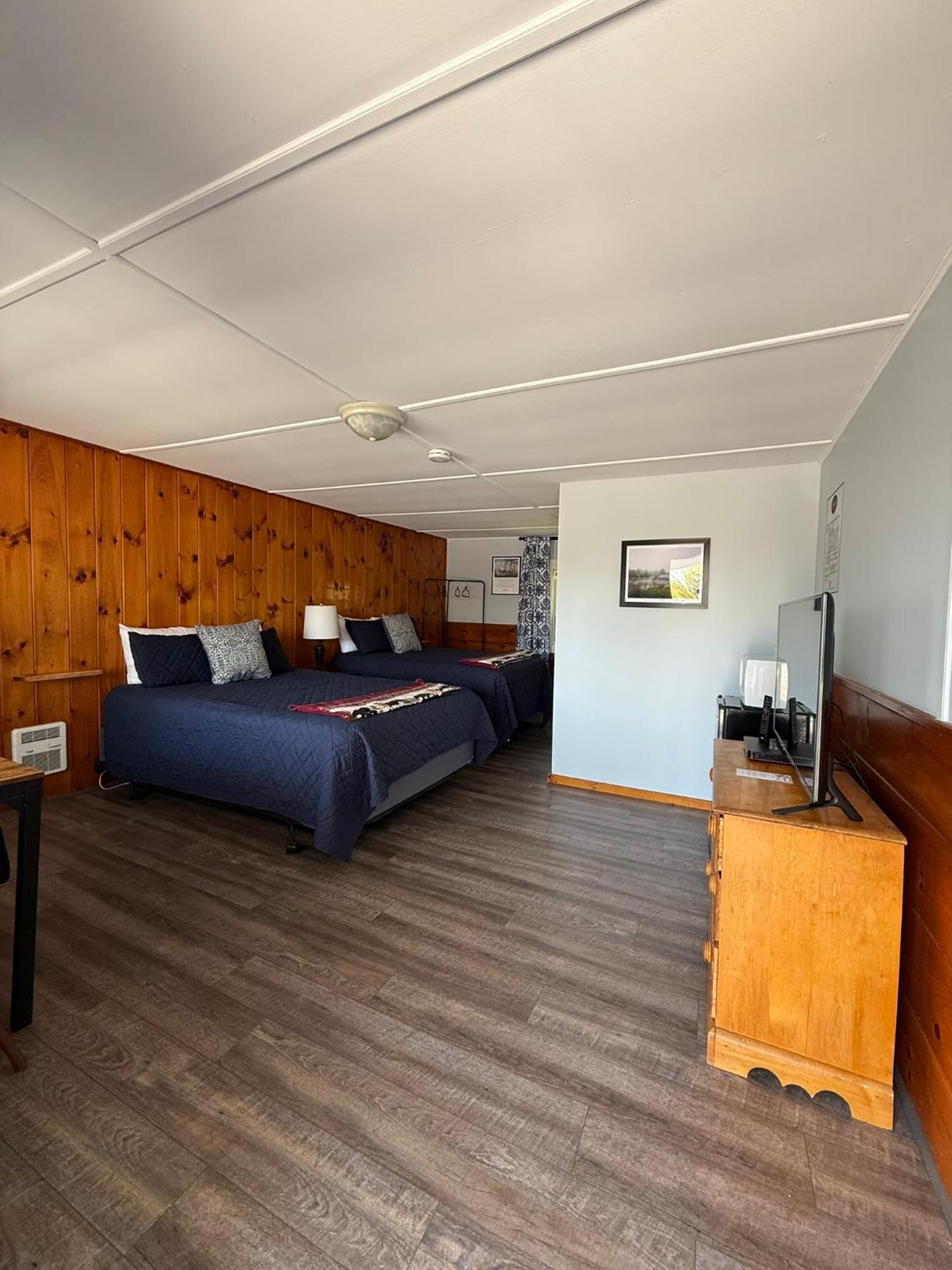 Yardarm Motel *
